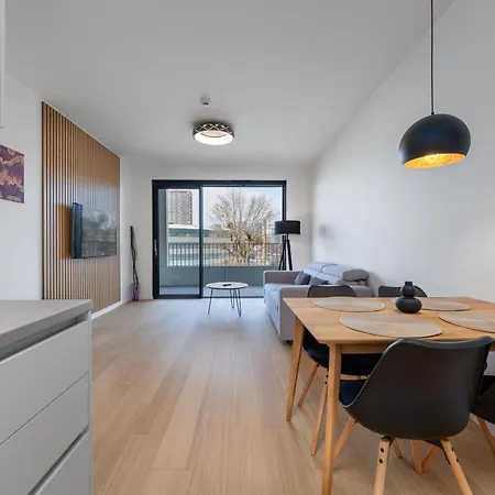 Pristavna Modern Apartment, Design & Parking, *