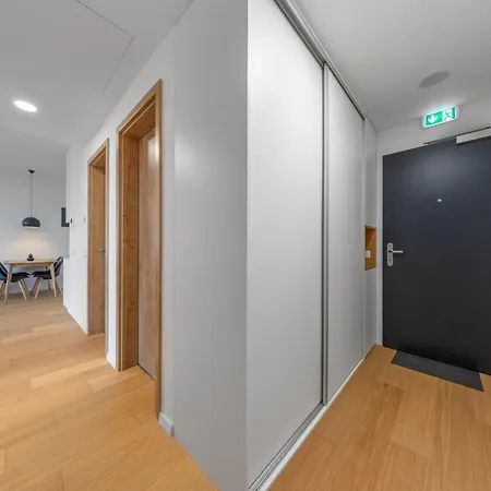 Stylish Downtown - Location & Parking Apartment *