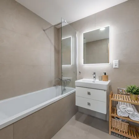 Pristavna Modern Apartment, Design & Parking, アパート *