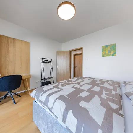 Pristavna Modern Apartment, Design & Parking,