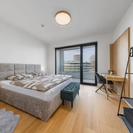 Pristavna Modern Apartment, Design & Parking, アパート ブラチスラヴァ